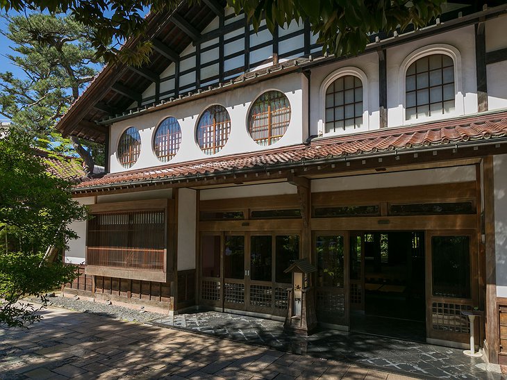 Hoshi Ryokan facade