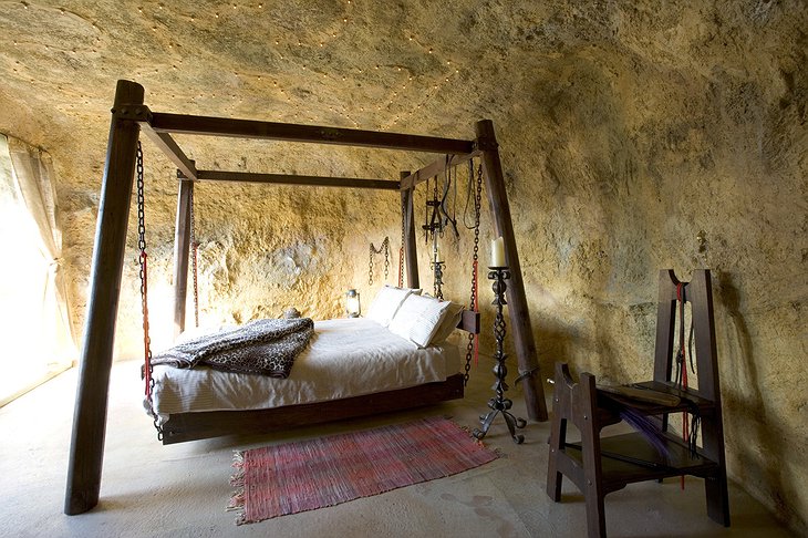 Mira Mira cave master bedroom