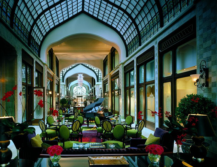 Four Seasons Hotel Gresham Palace lobby with piano