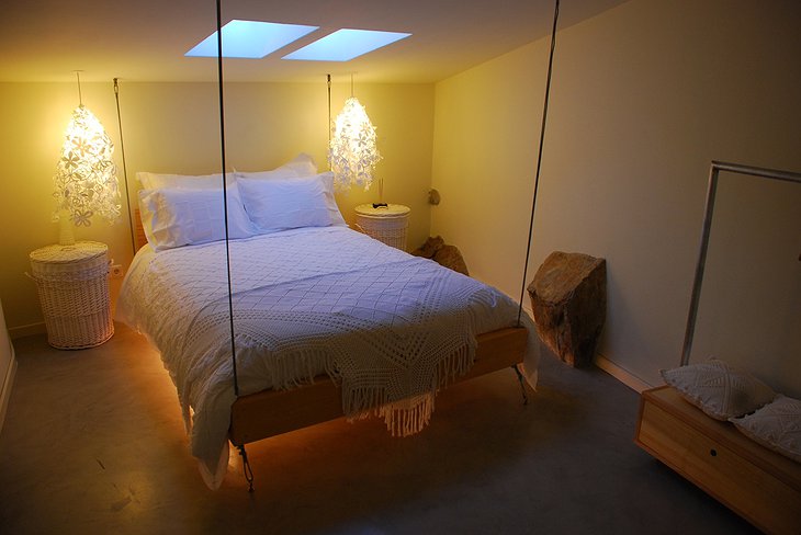 Levitating bed