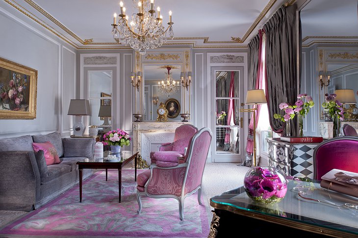 Hotel Plaza Athenee Paris suite prestige salon