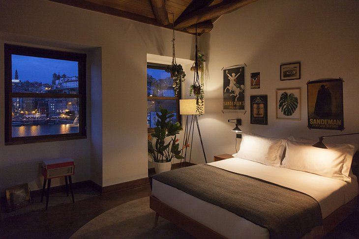 The House Of Sandeman Double Room At Night With Porto Panorama