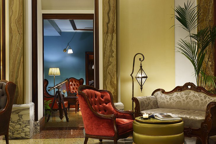 Grand Hotel Savoia Genova hall
