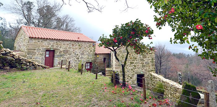 Restored, rustic and rural mini cottage in typical Portuguese