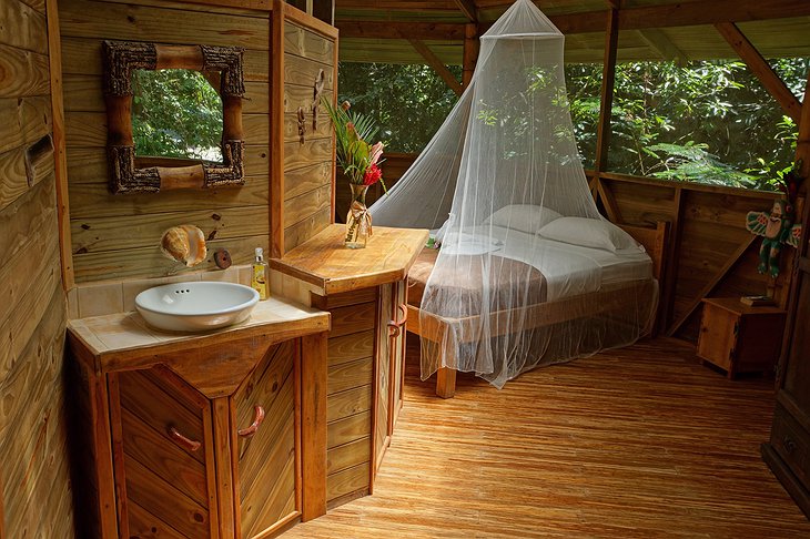 El Castillo treehouse bedroom