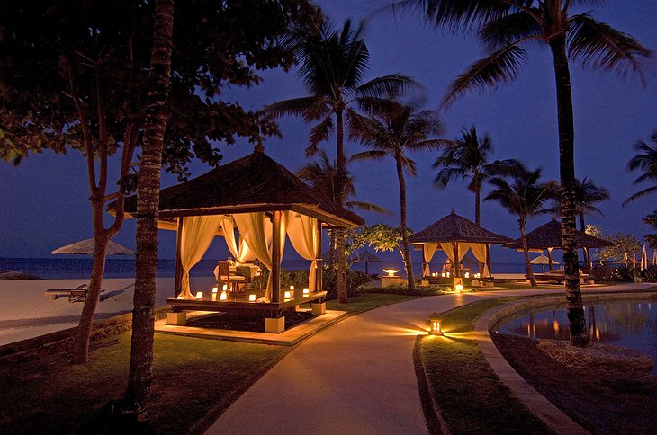 Conrad Bali romantic dinner