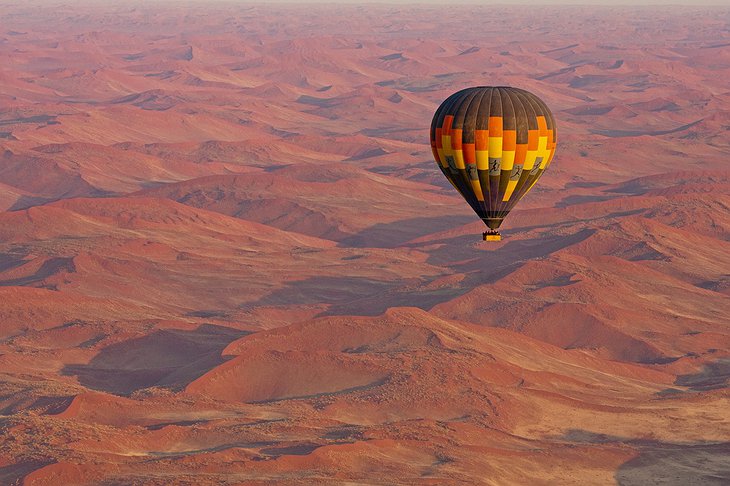 Balloon ride in the Namibian desert