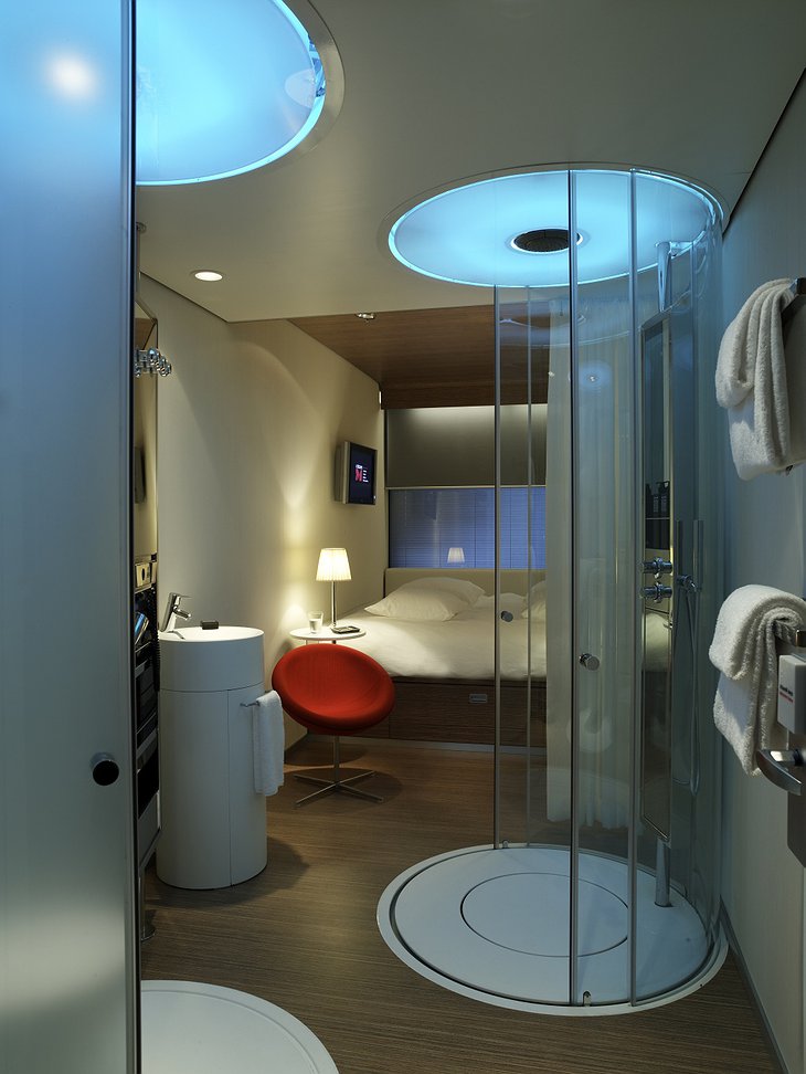 CitizenM Amsterdam compact luxury room