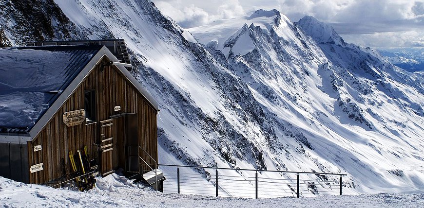 Hollandia Hütte - Swiss Alpine Club Mountain Hut