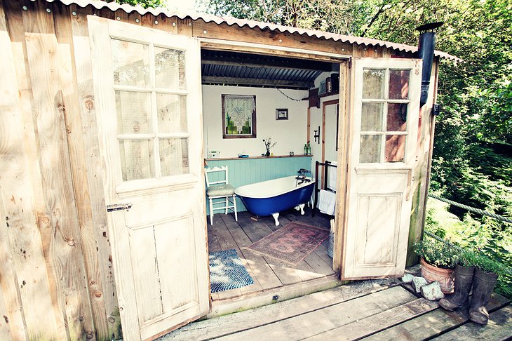 Shepherd hut open bathroom