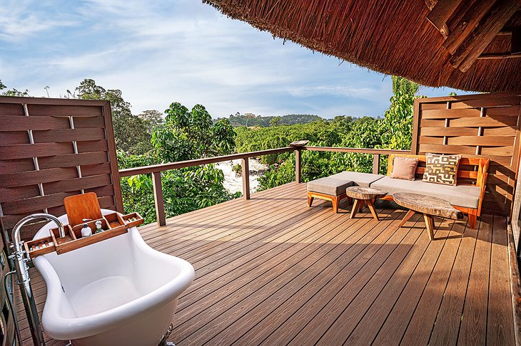 Lemala Wildwaters Lodge Wooden Hut Private Deck With Self-Standing Bathtub