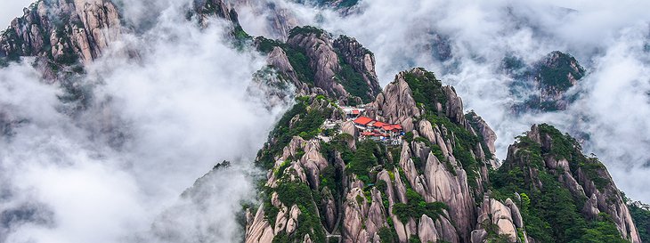 Huangshan Yupinglou Hotel On The Top Of The Yellow Mountains