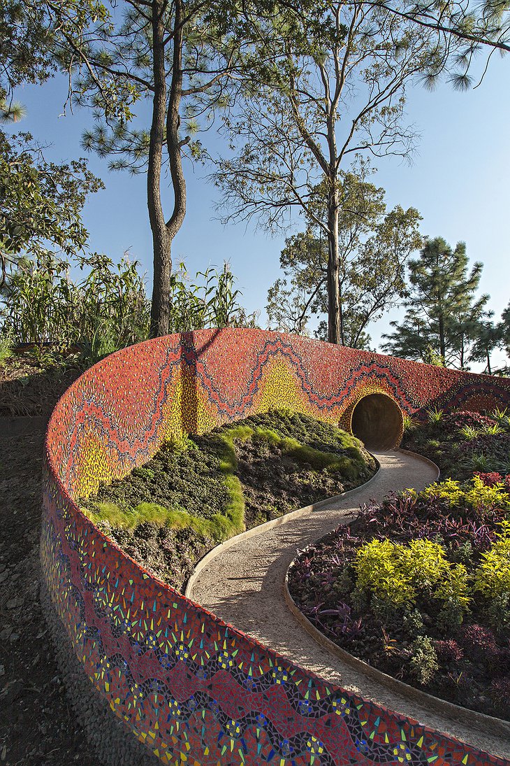 El Nido de Quetzalcóatl Garden Walls