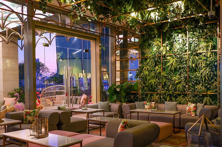 InterContinental Dubai Festival City green lounge