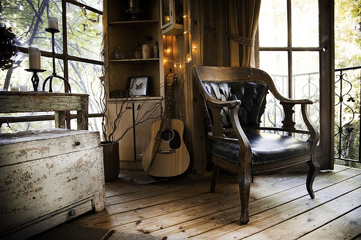 Treehouse living room antiques