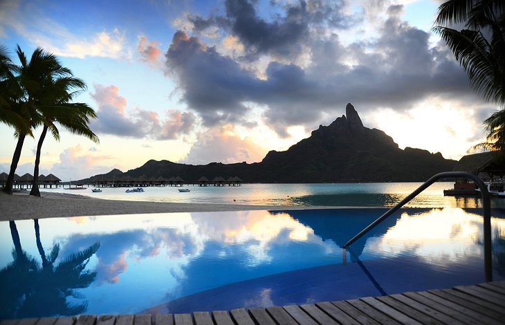 Le Méridien Bora Bora pool
