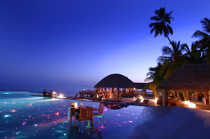 Huvafen Fushi sparkling swimming pool