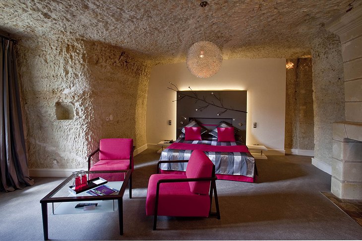 Les Hautes Roches hotel cave room