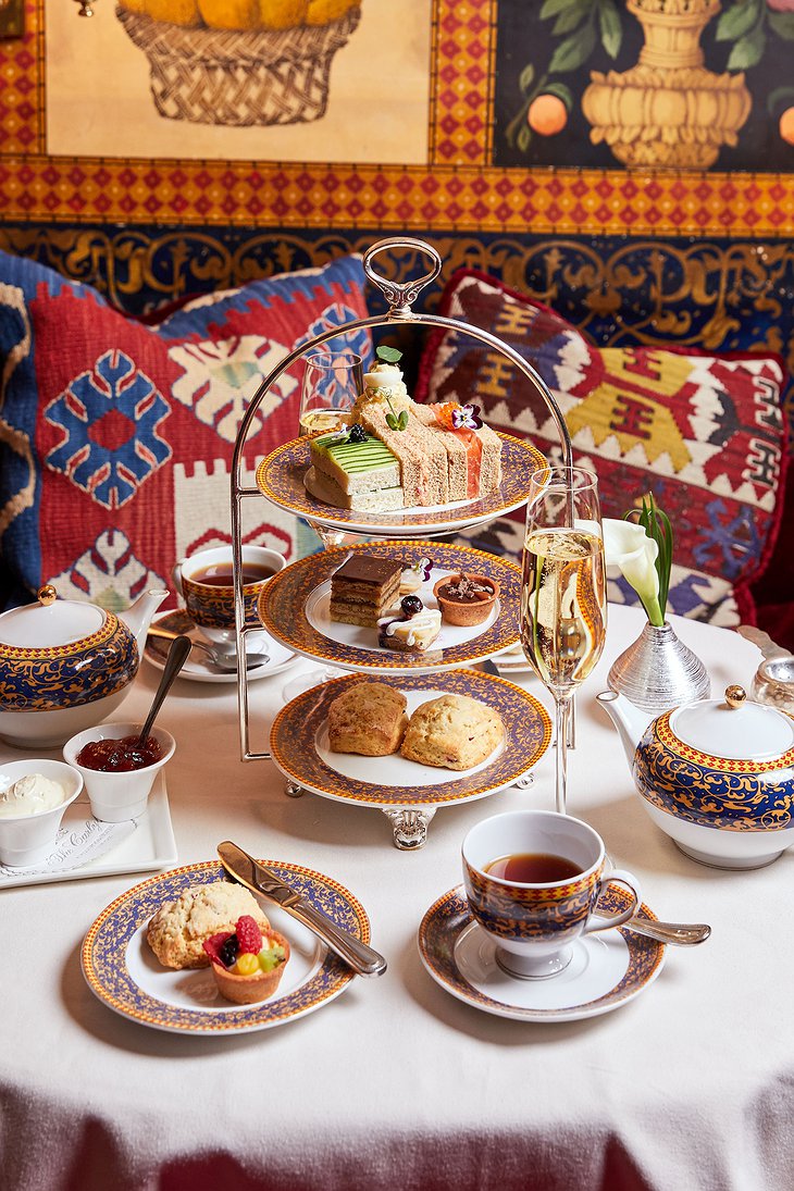 The Carlyle, A Rosewood Hotel - The Gallery Sweets Tower