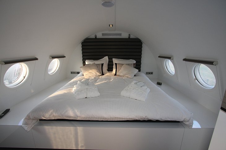 Airplane Suite bedroom