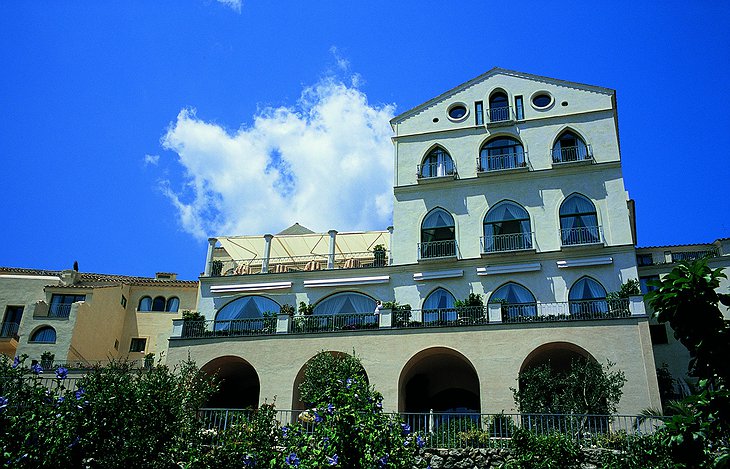 Hotel Caruso Belvedere building