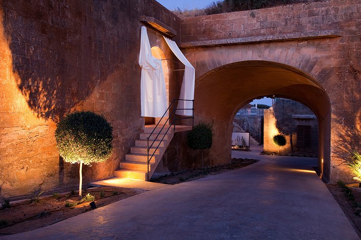 Cap Rocat suites entrance during the night