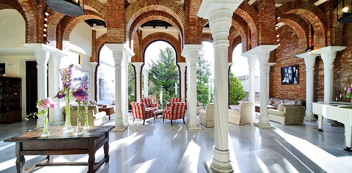 La Bobadilla - Andalusian Palace Resort Set Amongst Green Olive Fields