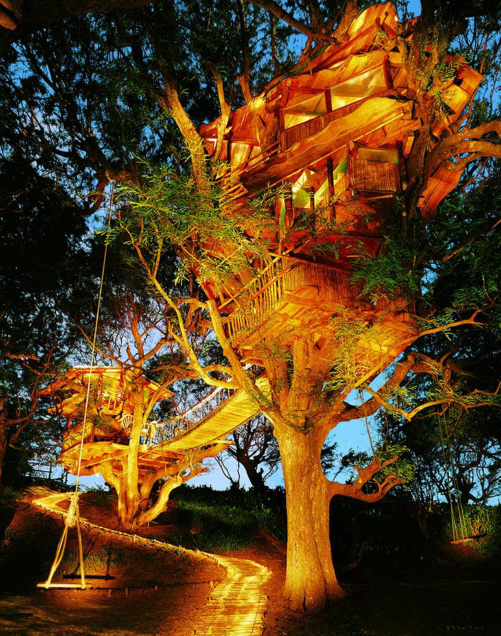 Sanya Nanshan Treehouse at night