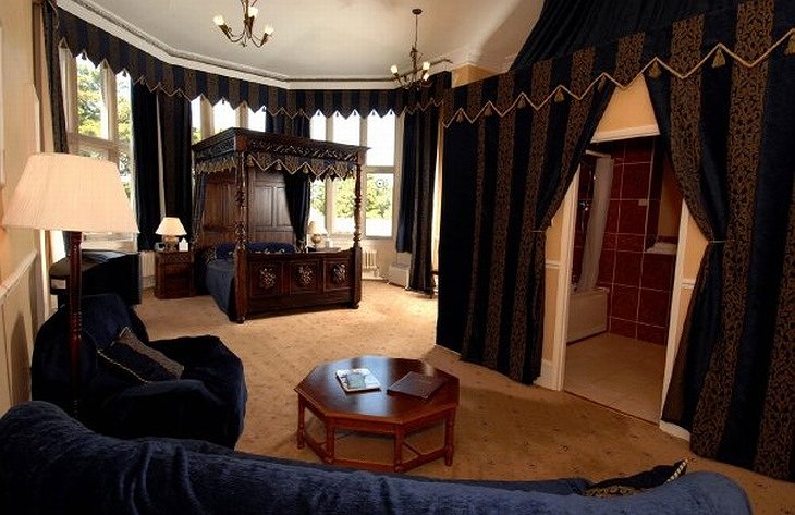 Walworth Castle hotel royal suite