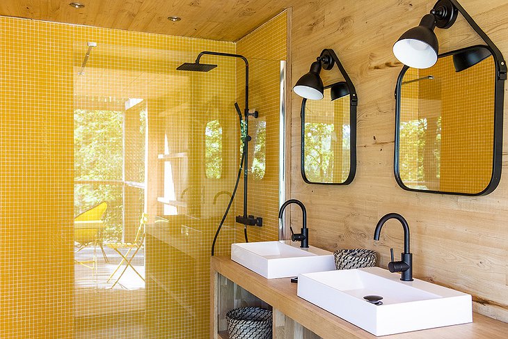 Loire Valley Lodges Treehouse Yellow Bathroom