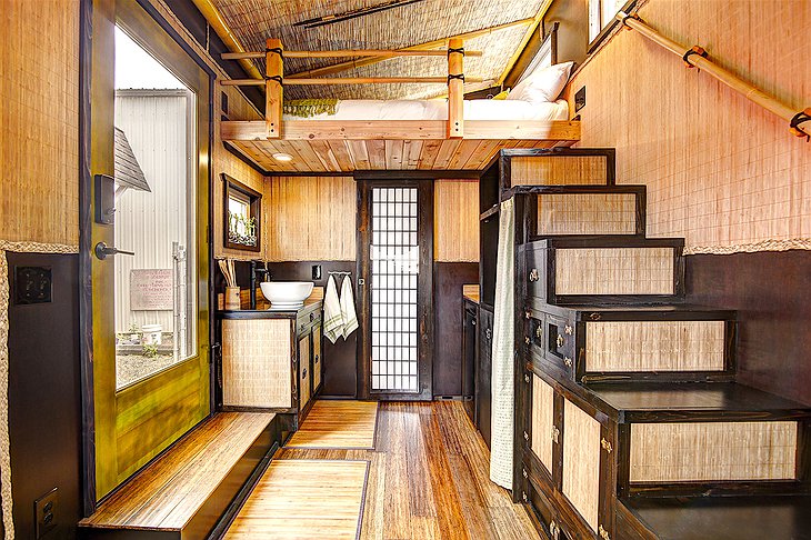 Tiny Digs Hotel - Tiny Bamboo House Interior