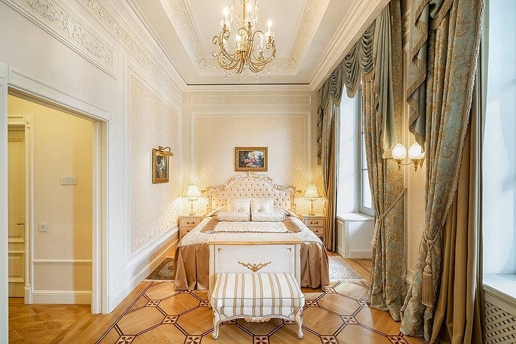 The State Hermitage Museum Official Hotel Bedroom