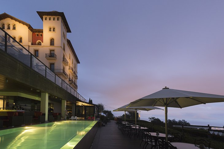 Gran Hotel La Florida outside pool at the evening