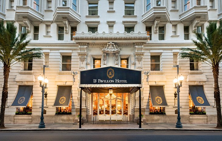 Le Pavillon Hotel main entrance