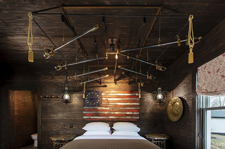 Mansion Guestrooms - Brothers Stratton Bedroom With Swords