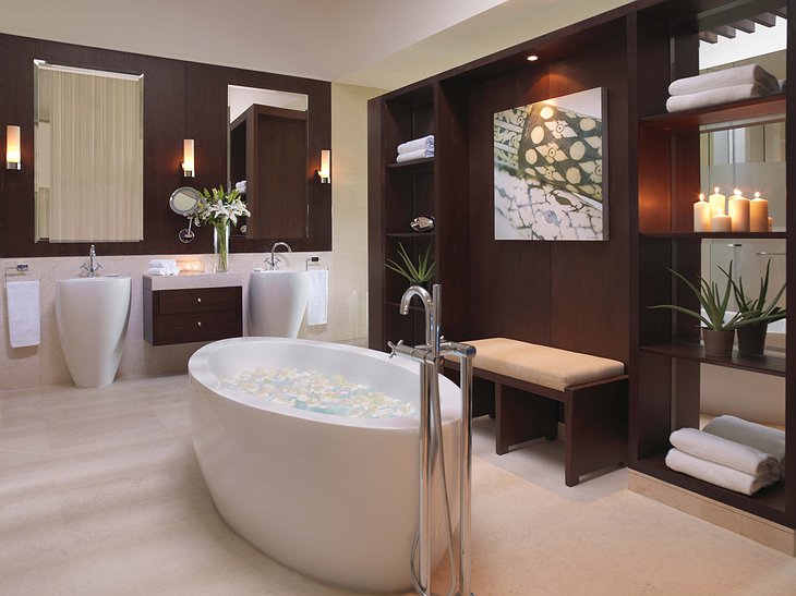 Desert Palm Resort Dubai bathroom