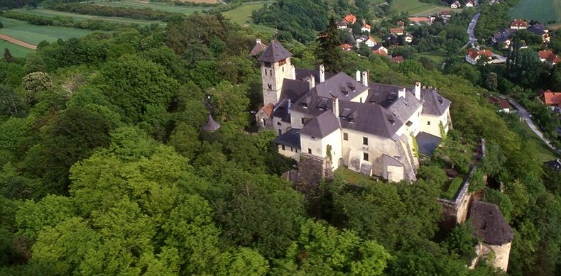 Hotel Burg Oberranna - 12th Century Castle In The Wachau Valley