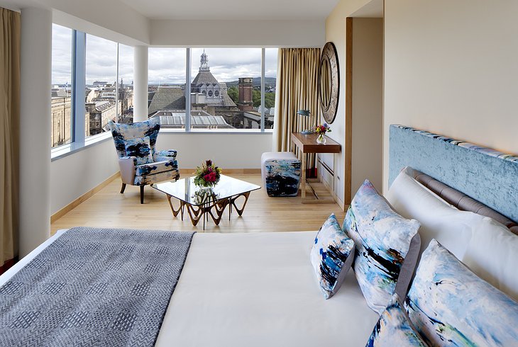 Royal Mile Edinburgh Hotel bedroom panorama
