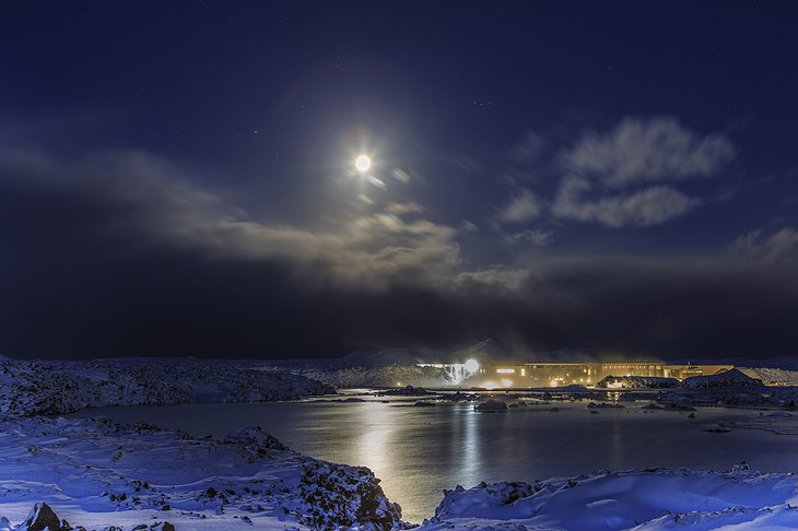 Blue Lagoon Iceland resort at night