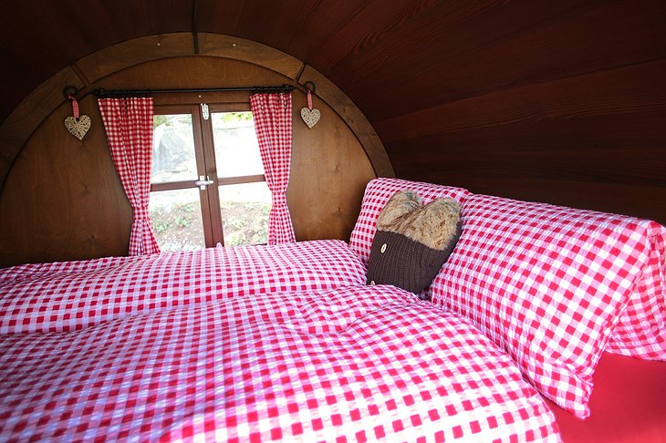 Schlaf-Fass wine barrel bedroom