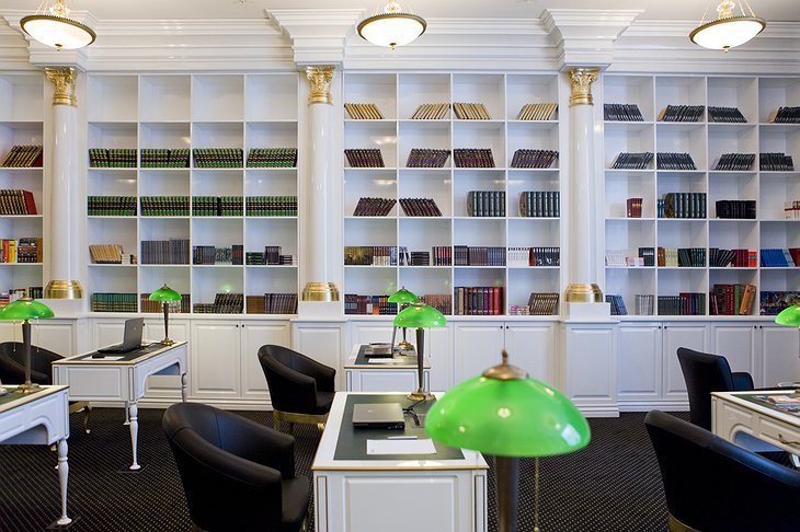 Radisson Royal Moscow library