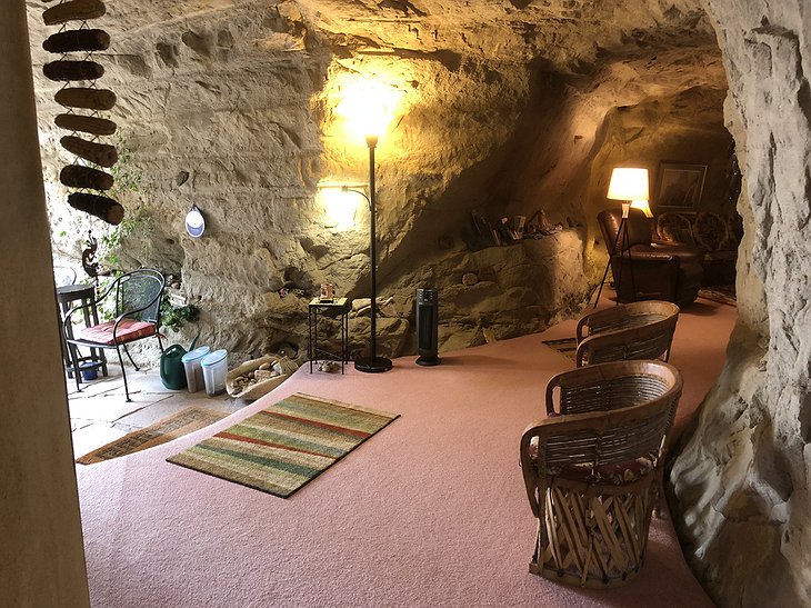 Kokopelli's Cave Hotel entrance