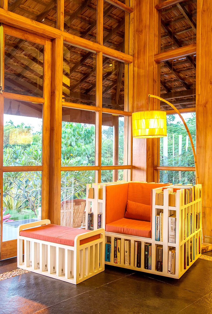 Summertime villa in Goa library chair