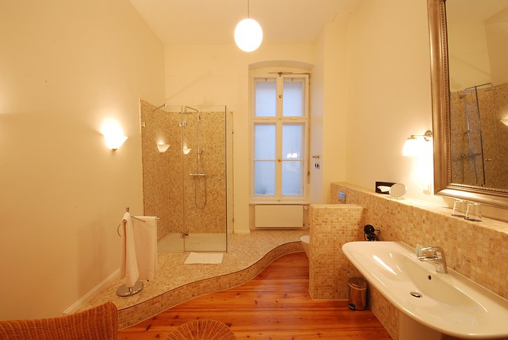 Arte Luise Kunsthotel bathroom