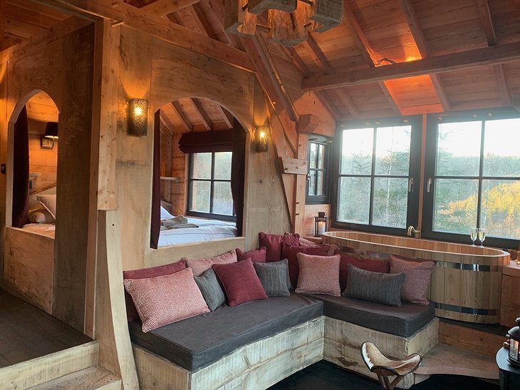 Cabane d'Elisabeth Livingroom With Wooden Bathtub