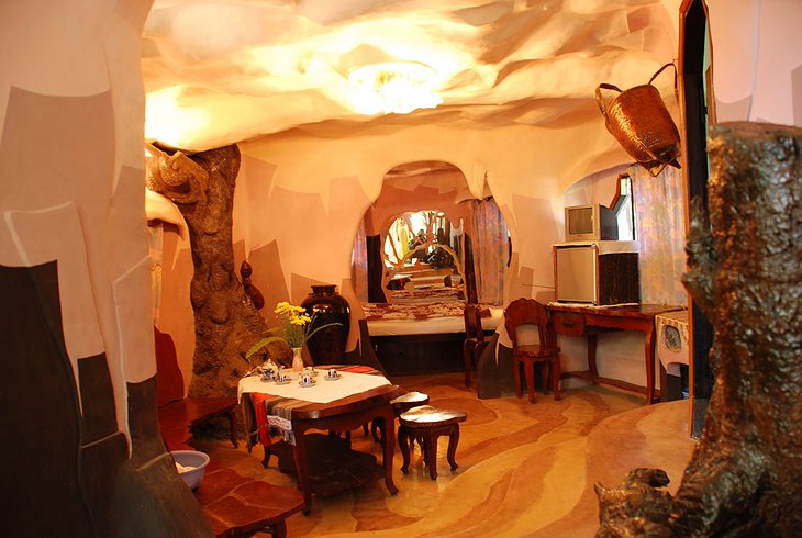 Hang Nga Guesthouse interior