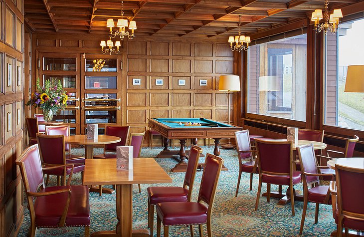 Hotel Bellevue Des Alpes Billiard Room