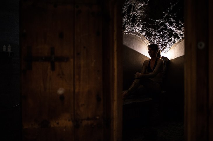 La Bouitte dark sauna chamber
