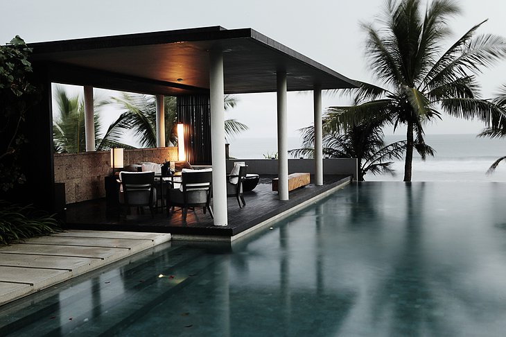 Residence villa pool