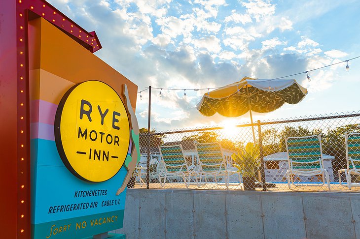 Rye Motor Inn Logo & Pool